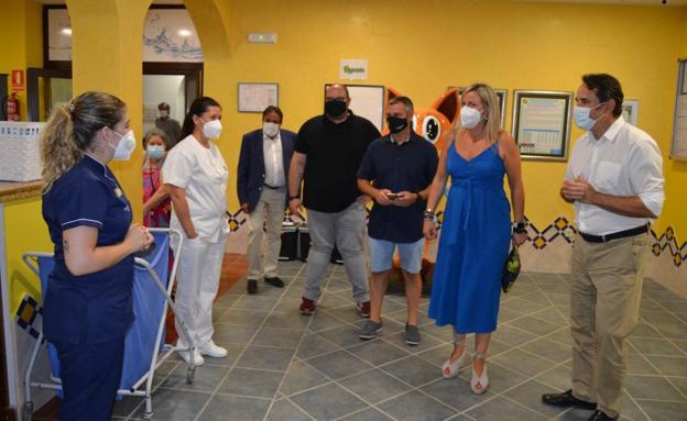 La presidenta de la Asamblea de Extremadura, Blanca Martín, visitó las instalaciones de Balneario El Raposo
