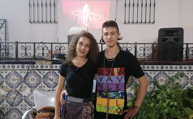 Los artistas extremeños Briggida y Dellfuturo lanzan el proyecto audiovisual Asina