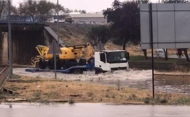 Las fuertes lluvias registradas esta mañana causaron inundaciones en varios puntos de Zafra