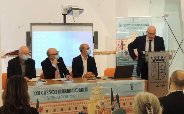 Zafra se convierte en punto de encuentro para abordar el estado de la creación literaria en Extremadura