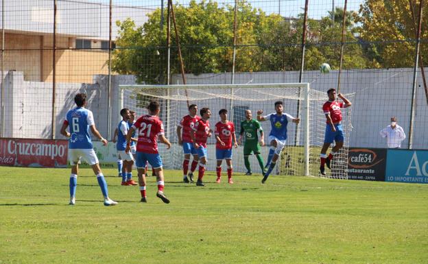 El CD Zafra cayó derrotado ante la UC La Estrella en el primer partido de la temporada