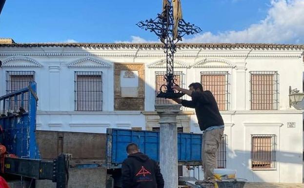 La Cruz de la Plaza Chica ya está en su lugar original