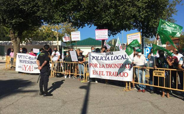 Afiliados de USO se manifestaron en la inauguración de la FIG