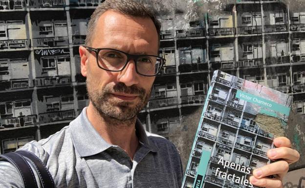 Víctor Charneco presenta en Zafra su tercer libro: 'Apenas Fractales'