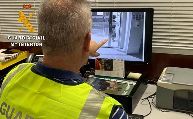 La Guardia Civil detiene a un vecino de Zafra por robos y daños en el interior de tres vehículos estacionados en su localidad