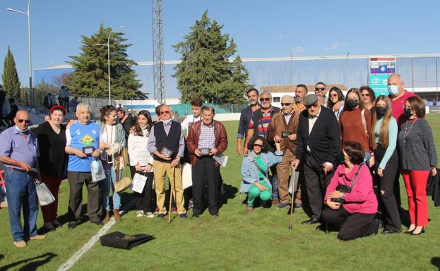 El CD Zafra empató a 1 con el Solana en un partido muy emotivo por los homenajes realizados