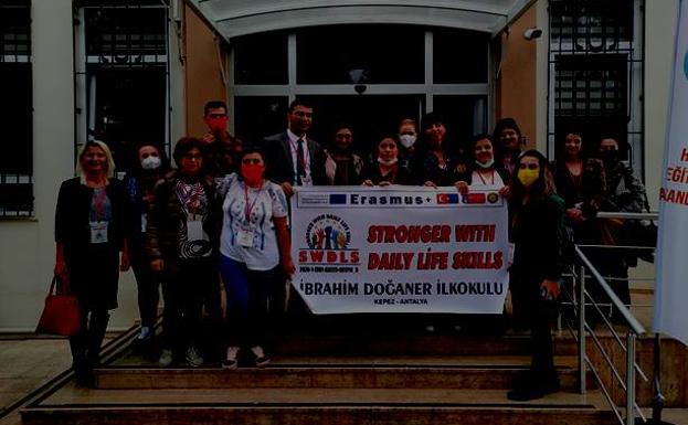 Tres maestras del colegio Manuel Marín están en Turquía compartiendo experiencias y metodologías para el Programa Erasmus +