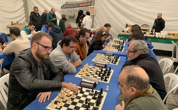 La Feria del Queso Artesano y el torneo de ajedrez Chess and Cheese celebran este fin de semana su quinta edición