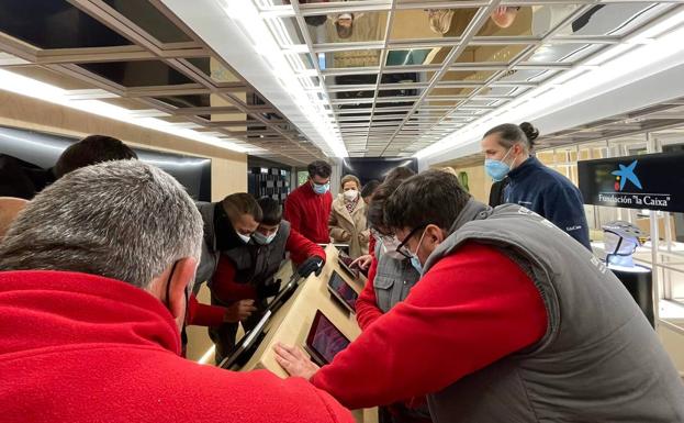 El bus de LabEmprende hace su primera parada en Zafra para mostrar de forma interactiva las posibilidades de emprender