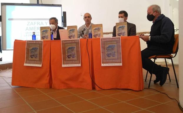 Esteban Miras presentó su libro 'Zafra y América en la Edad Moderna. Un puerto seco de la Carrera de Indias'