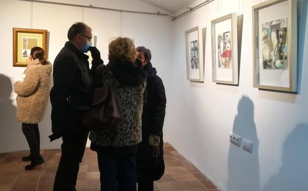 La VI Muestra de Artistas 'Tejiendo Arte en diciembre' reúne unas de 30 obras de ocho artistas zafrenses