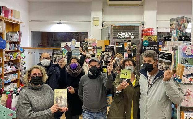 Un grupo de lectores en Zafra se sumaron al homenaje a la escritora Almudena Grandes