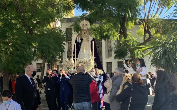 La Virgen de la Salud vuelve a su capilla tras visitar por primera vez la Parroquia de San Miguel en el XVII Aniversario de su bendición