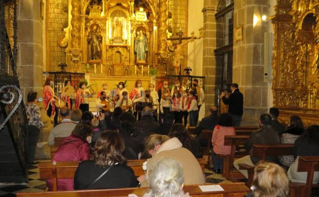 La asociación El Castellar da la bienvenida a la Navidad con sus premios de dibujos escolares y su Certamen de Villancicos en Santa Clara