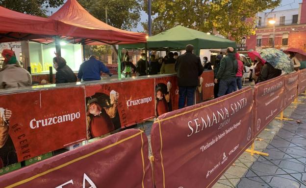 Las 11 cofradías de Zafra entregan 2.500 euros a Cáritas y Zafra Solidaria para ayudar a sufragar los gastos de sus campañas navideñas