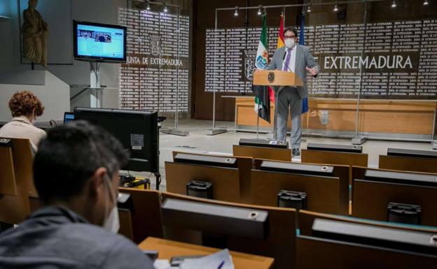 El tiempo de cuarentena para las personas positivas por coronavirus se reduce de 10 a 7 días para los que sean asintomáticos