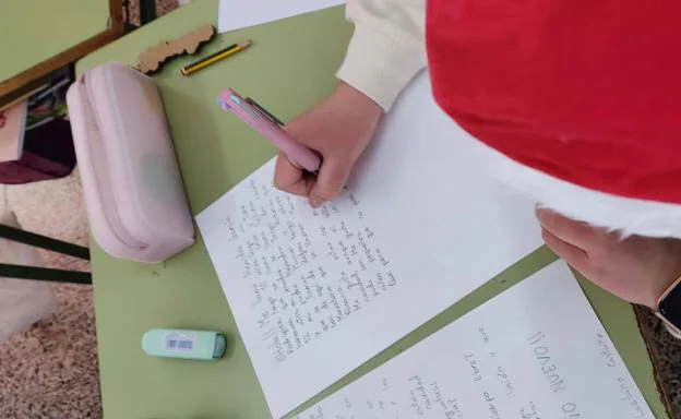 Los alumnos escribieron sus cartas de su puño y letra con todo su cariño /cedida