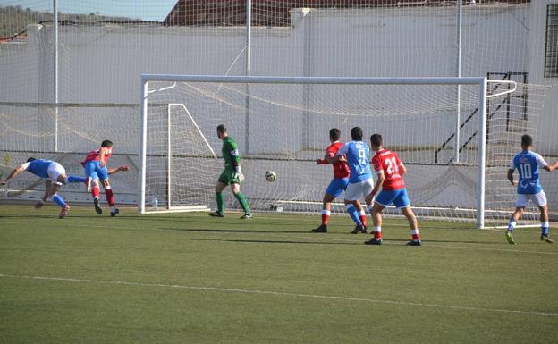 El CD Zafra le devolvió el golpe a la UC La Estrella ganándole el primer partido del año en su propio campo