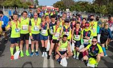 El Club Runners Uni2 participó en la Media Maratón de Sevilla con 30 atletas