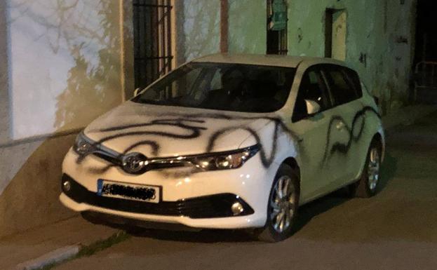 Los vecinos de la calle Monjas denuncian los problemas que sufren a diario por el vandalismo en la zona