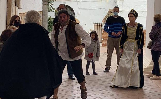 La compañía Teatreando aunó teatro, patrimonio y las historias más románticas de Zafra