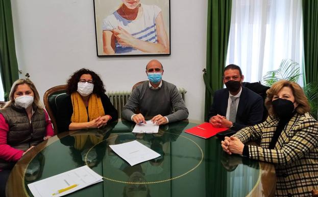 El ayuntamiento y Feafes firman el acuerdo para la integración laboral de los jóvenes
