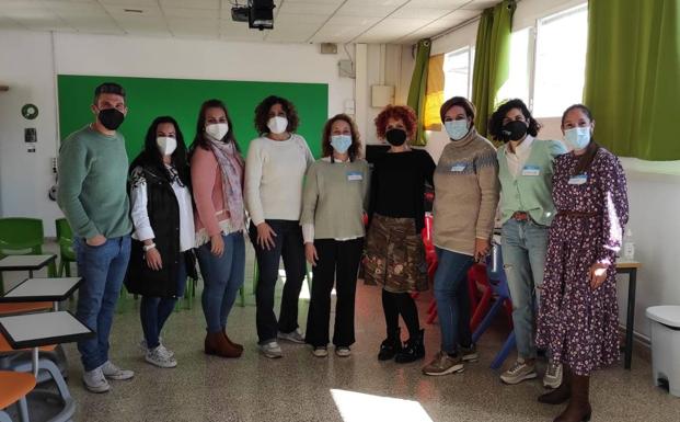 Los docentes del colegio Juan XXIII muestran sus iniciativas educativas a otros centros con el proyecto 'Muévete'