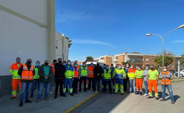 Los técnicos sanitarios de ambulancias piden a la Administración que medie en la negociación de su convenio entre la empresa y los sindicatos