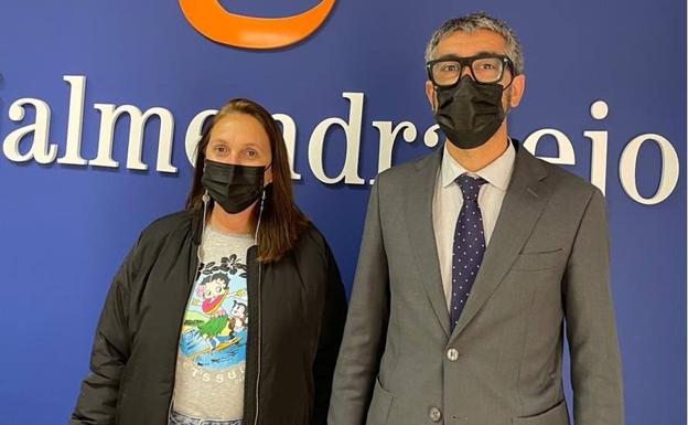 Zafra Solidaria recibe una donación de 1.000 euros de Cajalmendralejo para colaborar con los desayunos de los niños
