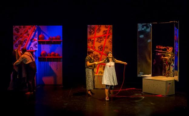 'El hilo rojo del destino, el viaje de Violeta', una obra para toda la familia este sábado en el Teatro de Zafra