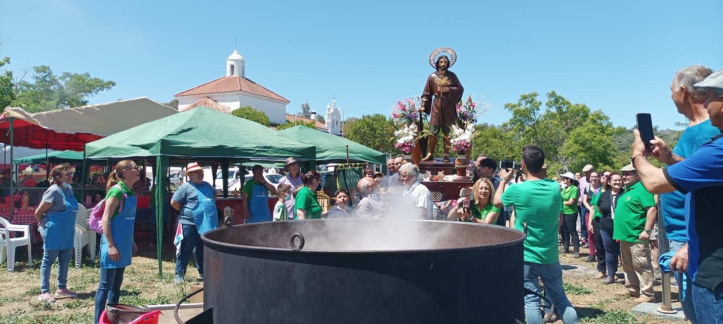 Grandes y pequeños volvieron a disfrutar de San Isidro y su 'Garbanzá' en pleno campo