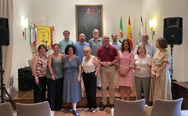 La Asociación Cultural y Folklórica El Castellar entregó los premios y reconocimientos de sus Juegos Florales de la Poesía Dulce Chacón en su tradicional acto anual