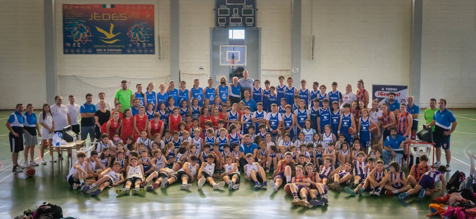 El club de Baloncesto Sajra puso fin a la temporada con una gran fiesta de convivencia