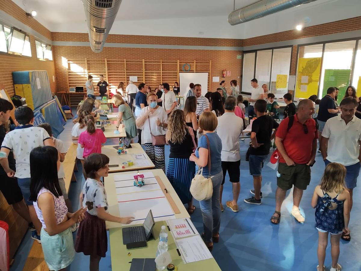 Gran acogida de la I Feria de la Robótica Educativa del colegio Germán Cid