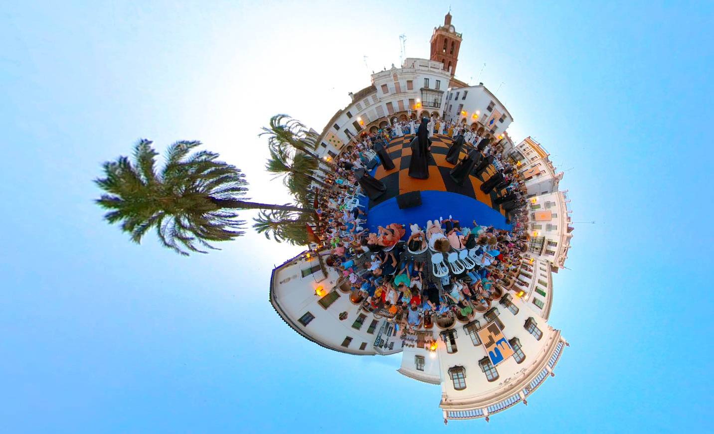 El público da el primer premio del torneo fotográfico De la Luna al Fuego a 'El mundo del ajedrez viviente', de Daniel Gragera