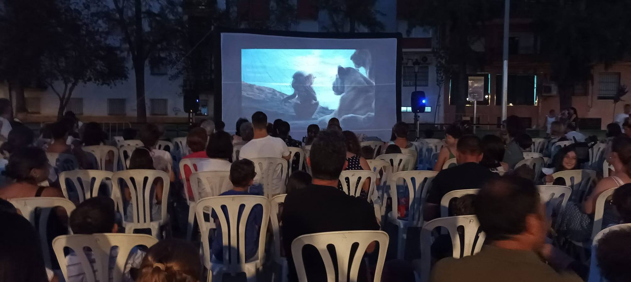 La película 'El Rey León' abre el programa de agosto de AOEX y el Ayuntamiento con muy buena acogida