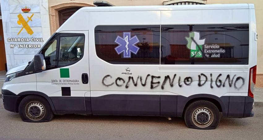 La Guardia Civil investiga a los responsables de los daños en siete ambulancias de las comarcas de Tierra de Barros y Río Bodión