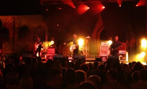 El público disfrutó con los grandes éxitos del grupo de rock La Frontera