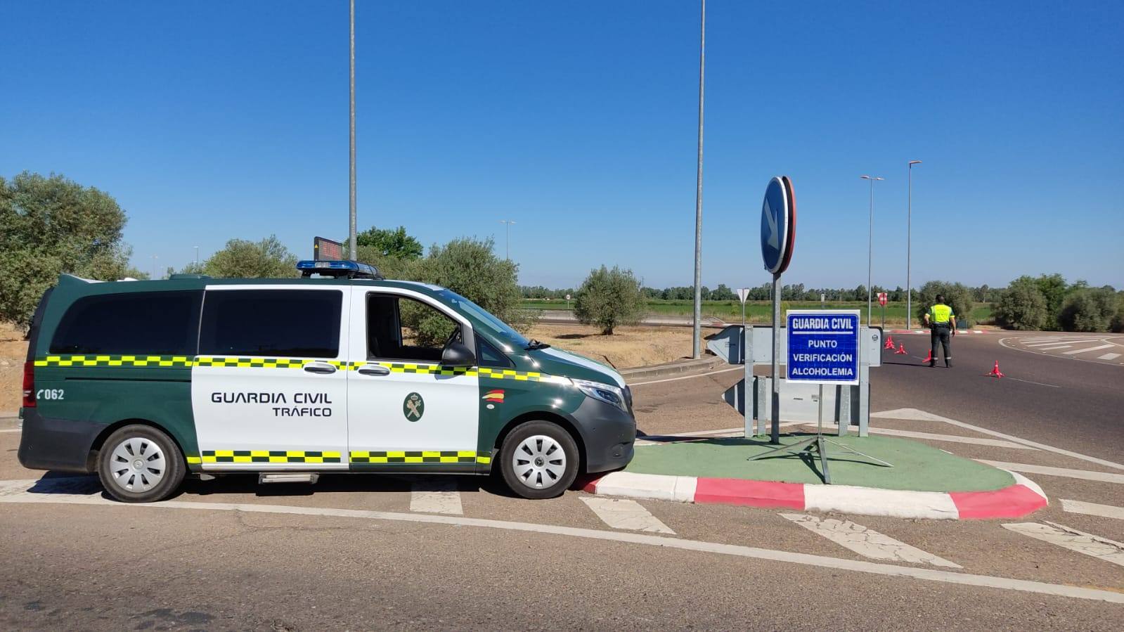 La Guardia Civil investiga al conductor de un camión que conducía con una tasa de alcohol superior a seis veces la permitida