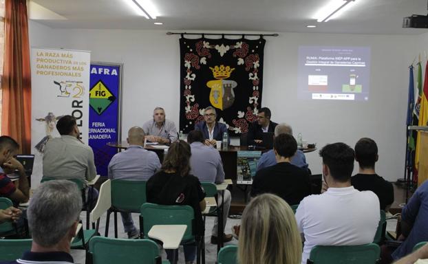 ASCOEX incide en la FIG en la importancia de la informática en la gestión de las ganaderías de caprino lechero