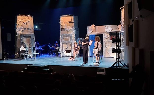 La comedia musical extremeña 'Fuera de Foco' será estrena con éxito en Zafra