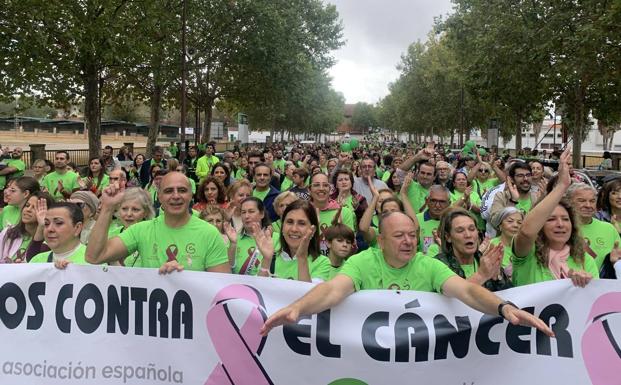 Una marea verde inunda la VIII Caminata Solidaria de la lucha contra el cáncer