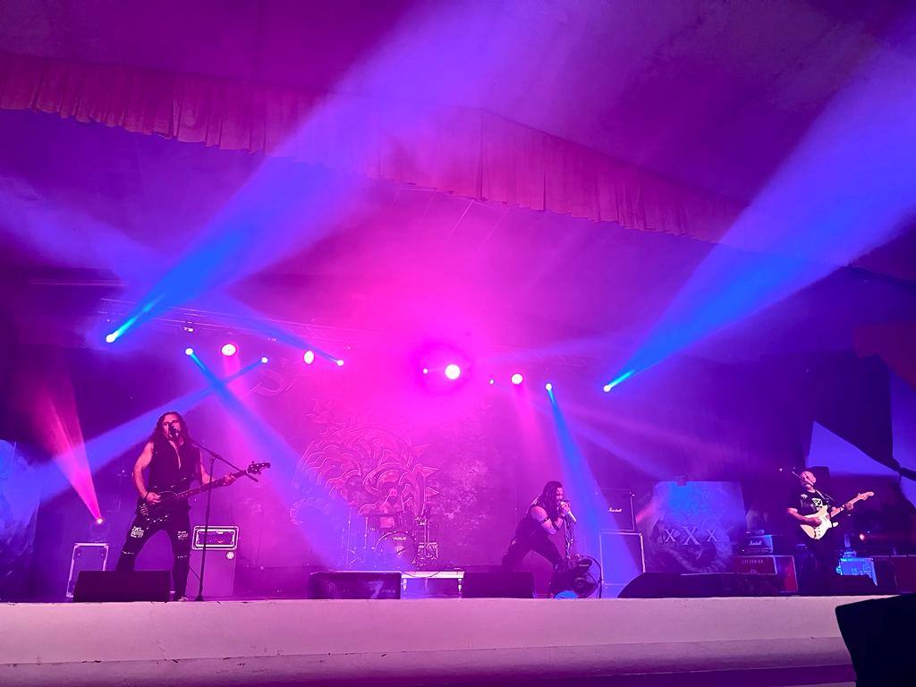 La Caseta Municipal vibró con la música rock y heavy de 12 grupos