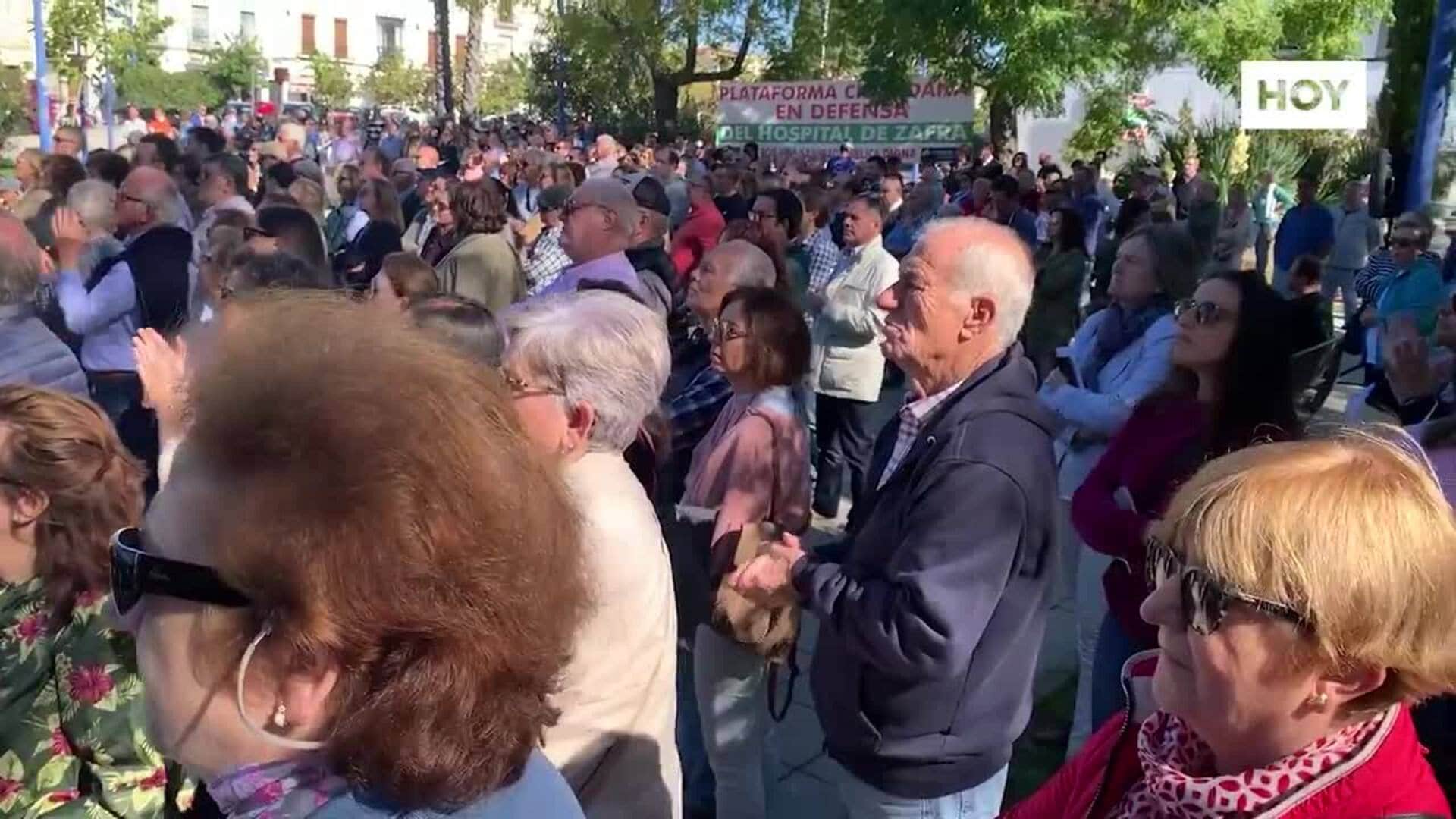 La Plataforma en Defensa del Hospital de Zafra congregó a los ciudadanos en la Plaza de España