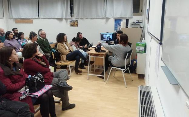 Ricardo Hurtado Simó presentó su libro 'Educando en igualdad, 30 películas feministas para ver en el aula' en la Escuela de Idiomas