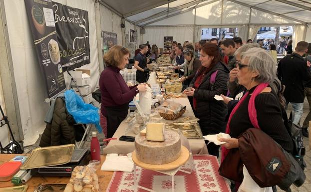 La Feria del Queso llenó de público la Plaza Grande