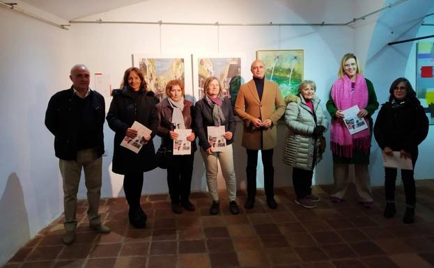 La VII Muestra de Artistas 'Tejiendo Arte en Diciembre' expone las obras de 10 autores locales