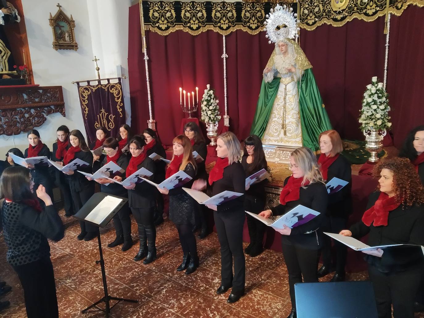 Los coros llenan de música navideña el IV Certamen de Villancicos 'Virgen de la Esperanza'