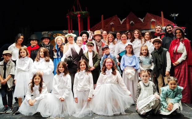 Wonderland llena el teatro con un musical de Navidad mágico y cargado de emoción