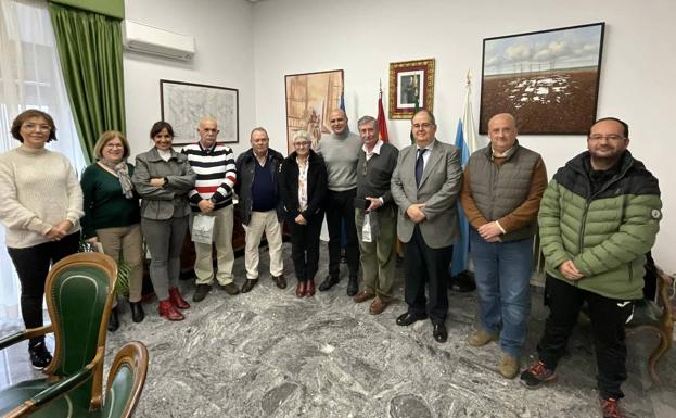 Los trabajadores municipales que se jubilan en 2022 reciben su homenaje en el ayuntamiento